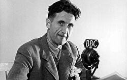 Photo of George Orwell in front of a BBC radio micrphone
